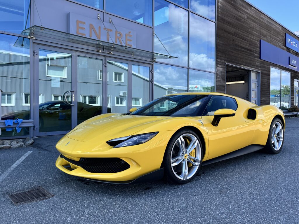 Ferrari F8 Spider, lift, skalstolar, HiFi, Daytona design